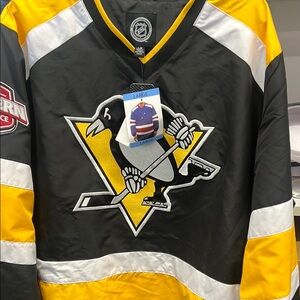 Men’s size large Pittsburgh Penguins Hockey Jersey black, yellow white new
